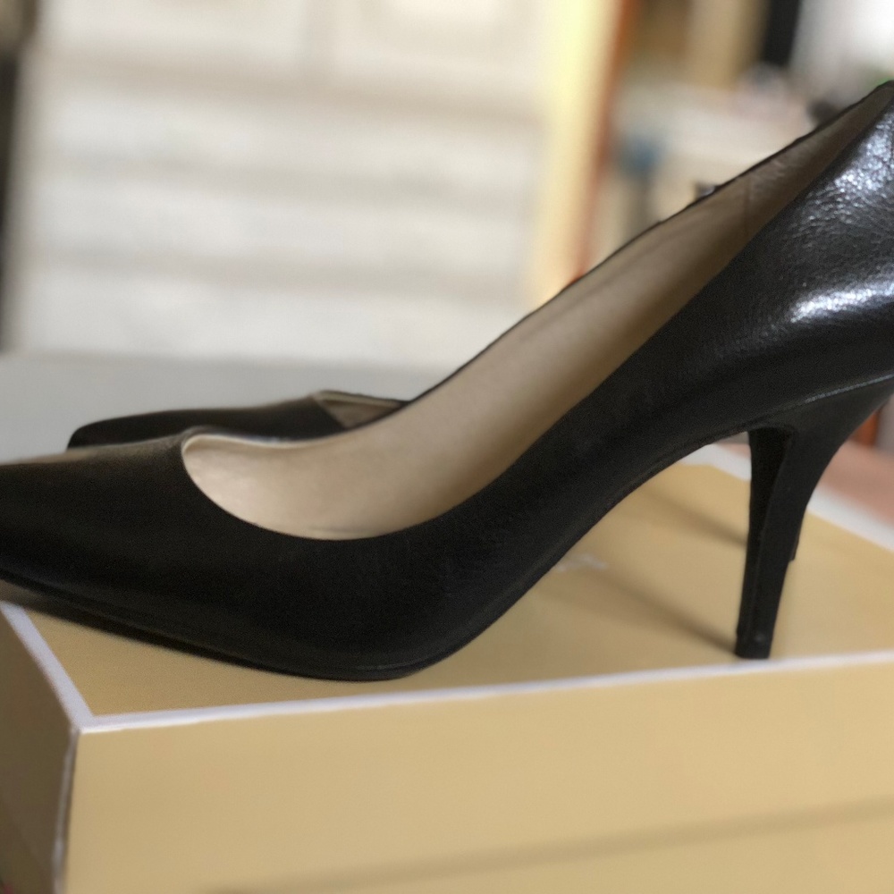 Michael Kors black pumps 8.5
